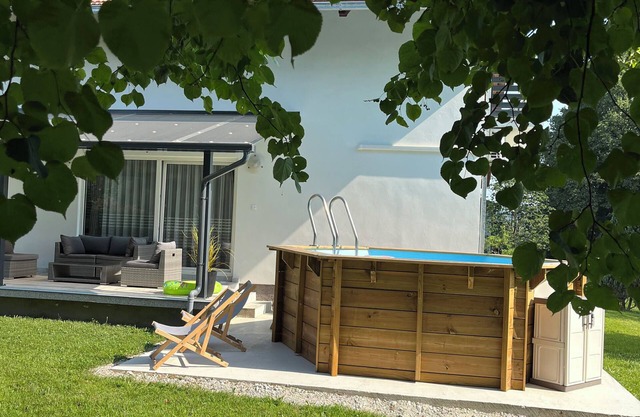 Elbe Holiday in Croatia... cozy house with pool and piano