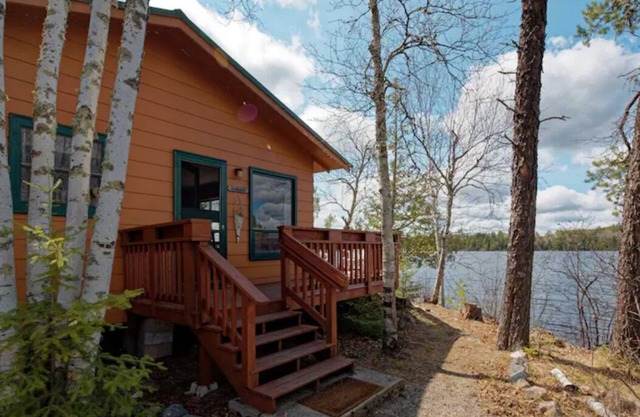Elbow Lake Lodge: Breakwater 3BR/1BA Lakefront Cabin