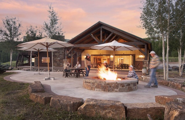 Electric Mountain Lodge: Mountain Views/Restaurant/Bar/Events/Snowmobiles | 7