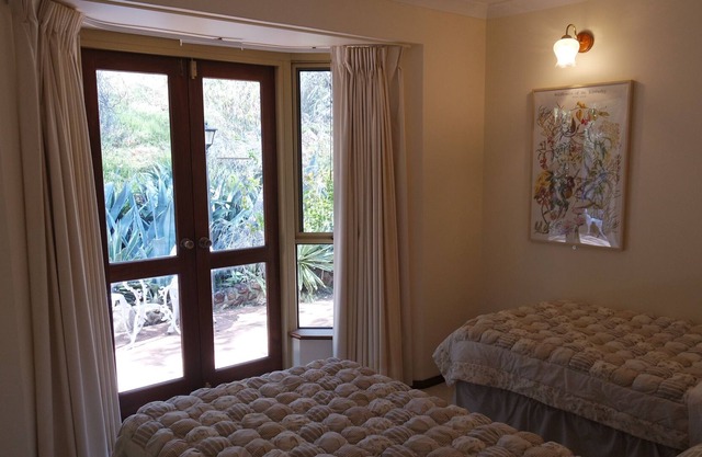Eleebana Guest House