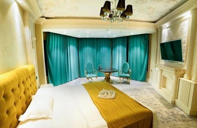 Elegance Hotel
