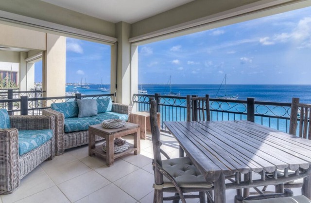 Condominio frente al mar, Pasos hacia el océano, Tarifas introductorias: desde $ 150 por noche
