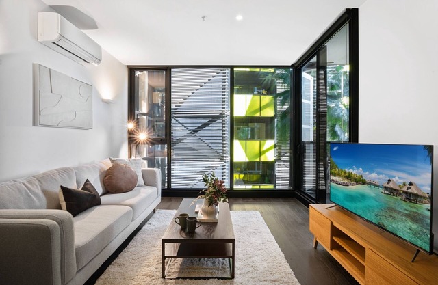 Elegant 1-Bed Apartment with Premium Amenities