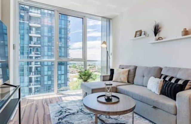 ELEGANT 1+DEN CONDO, PARKING, BALCONY, CITY VIEW