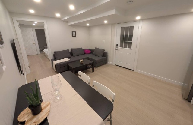 Elegant 1BR Apartment w/Private Entrance & Parking