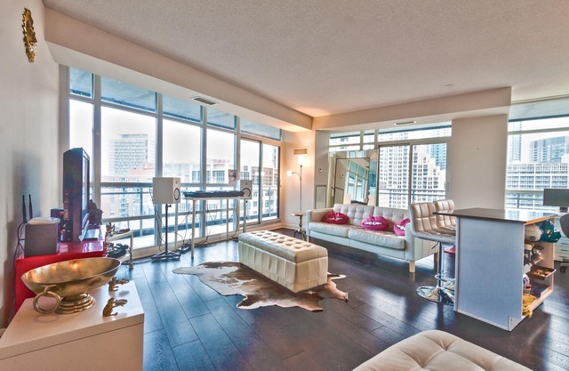 Elegante condominio de 2 habitaciones en el centro de Toronto