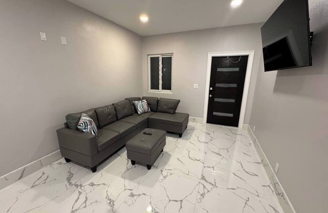 Elegant 2 bed-2 bath