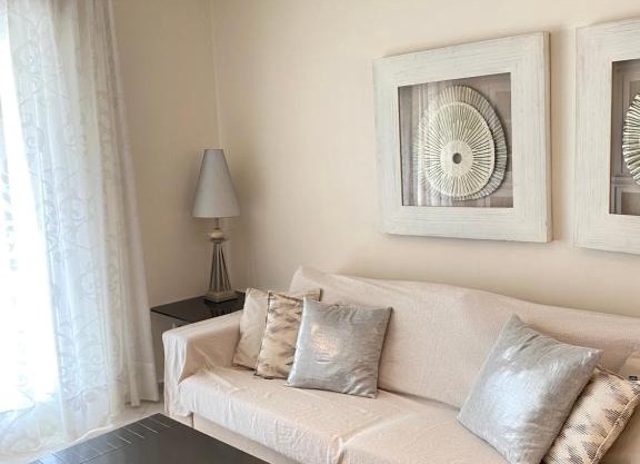 Elegant 2-Bedroom Apartment in Benidorm with Private Pool and Scenic Garden Views