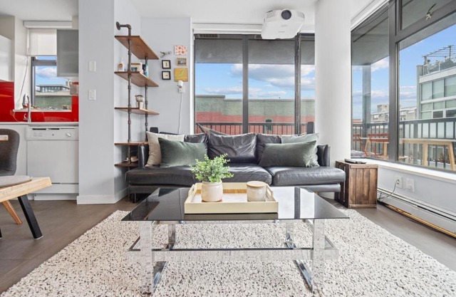Elegant 2-Bedroom Apartment in Gastown District