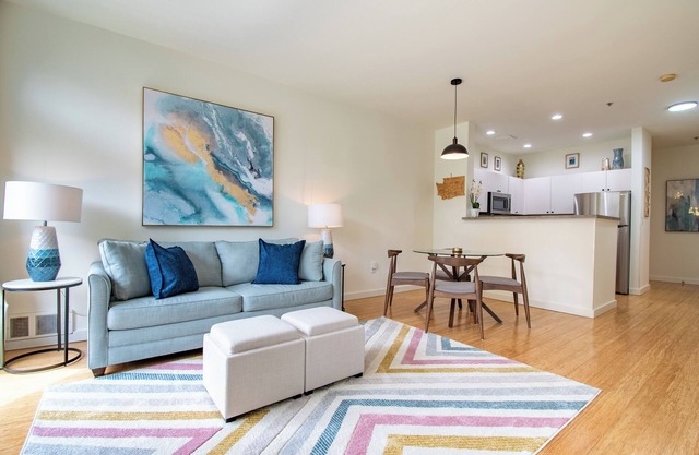 Elegant 2 Bedroom in the Heart of Seattle!