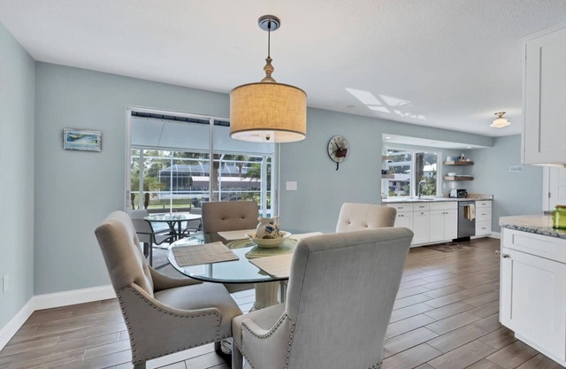 🥇 Elegant 2bd home with private pool and canal access (CH854)