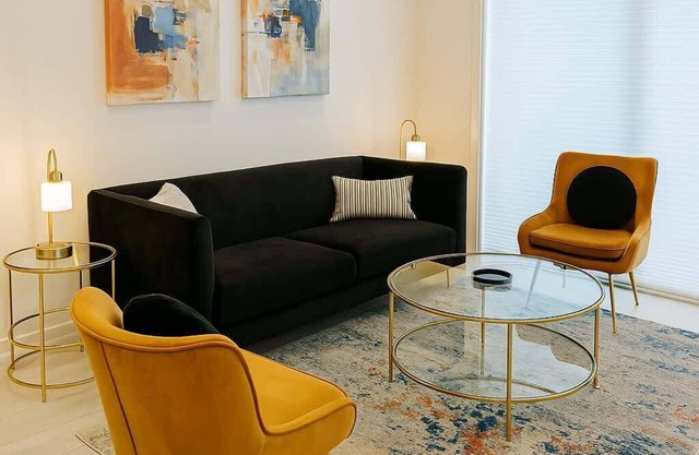 Elegant 2BR Apartment w/ In-Unit Laundry
