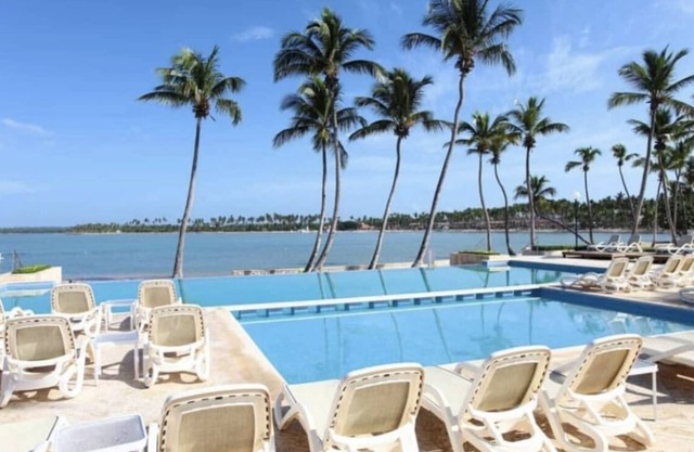 Elegant 2BR APT w/ PGA Golf, Pool & Beach Club