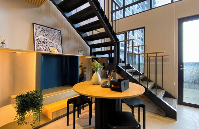 Elegant 2BR Loft Garden Villa at Collins Boulevard Apartment
