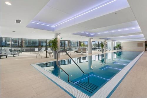 Elegant 2BR Stay with Gym, Cinema & Pool in ACT