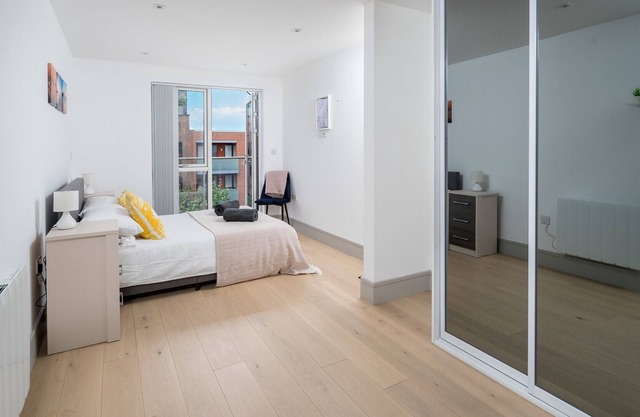 Elegant 3 bed 2 bath flat in N London