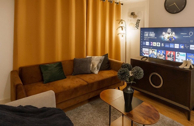 Elegant 3-Bedroom Home, free parking and garden!