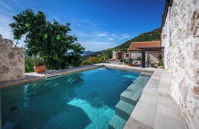 Elegant 3-Bedroom Seaview Villa with Pool, Fast Optic WiFi & AC
