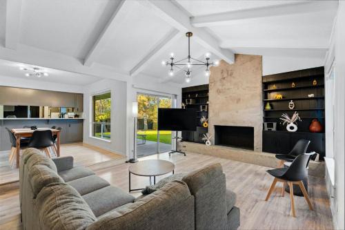 Elegant 3BR Home l Walk to Zilker
