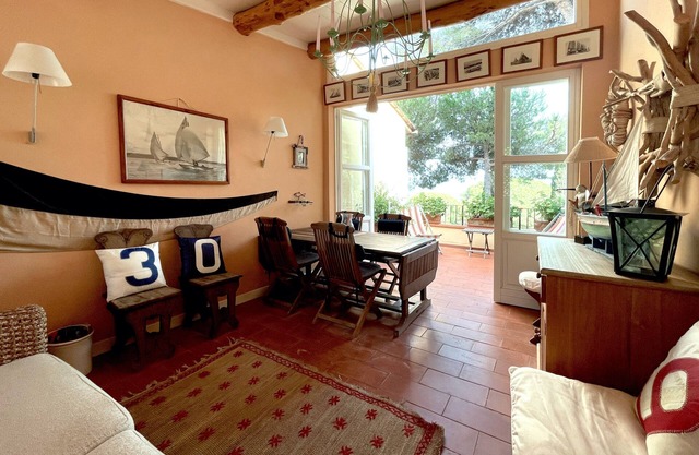 Apartamento con terraza para 4 personas en una zona privada a pocos pasos del mar.
