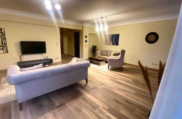 Elegant 5th settlement flat