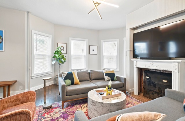 Elegant 7BR 2.5Bath Victorian Gem Sleeps 16+