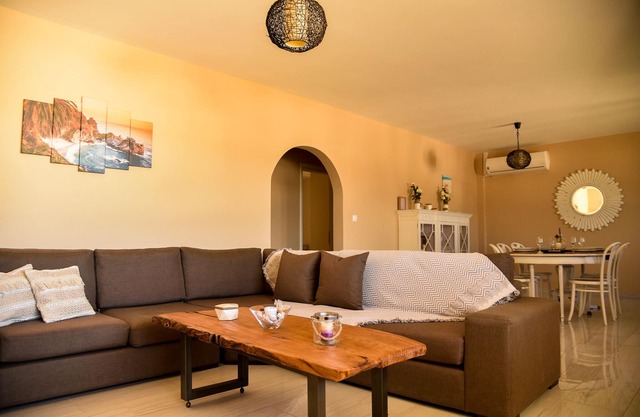Elegante Apartamento Con Espectacular Vista Al Lado De La Playa Ammopi