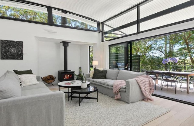 Elegant Abode Only Moments To Macmasters Beach