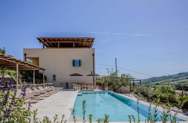 Elegant and comfortable villa with a private pool, only 10 minutes from the beaches of Grottammare