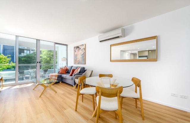 Elegant and Cosy Haven in Lively Kingston Foreshore - Hosted by Canstay