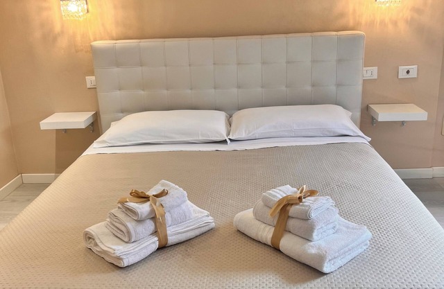 Elegant and cozy, very close to all services. ANIMALS ALLOWED