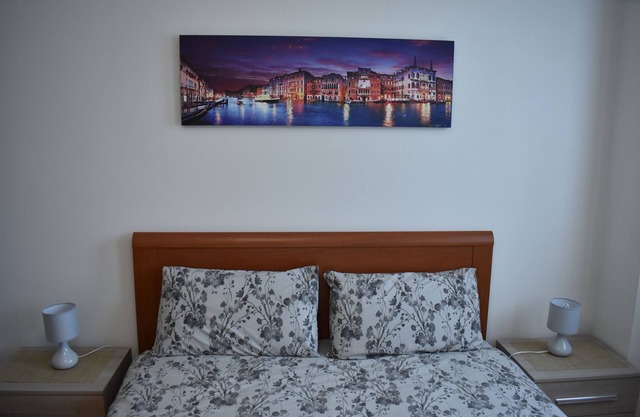 Apartamento a estrenar y aparcamiento gratuito.