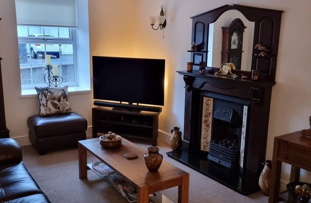 Elegant and Spacious Four Bedroomed Residential House, Great place to anchor to visit Snowdonia and