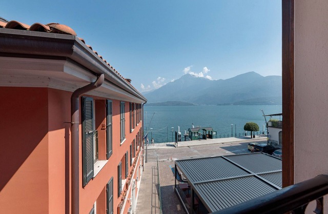 Apartamento Elegante con Vista al Lago de Como, Wi-Fi y Aire Acondicionado