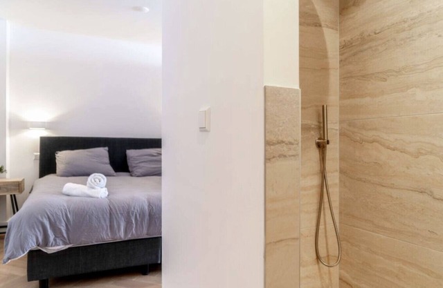 Elegant Apartment Vermeer 5 Min from Central Station & Iconic Canals