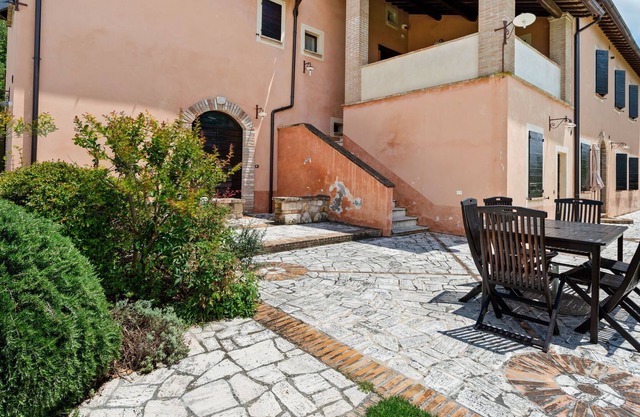 Elegante apartamento con piscina a 1 hora de Roma