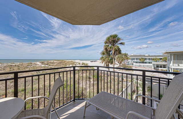 Elegant Beachfront | Walk Everywhere