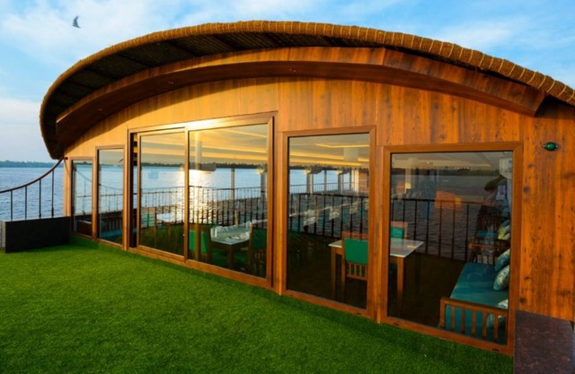 Elegant Boathouse
