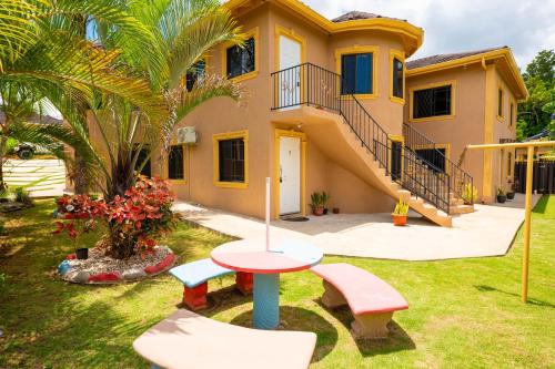 Elegant,Central & spacious unit with AC at DW APTS