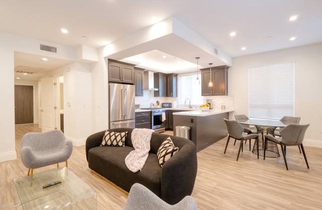 Elegant Chic City Views Beverly Hills Adjacent Condo.