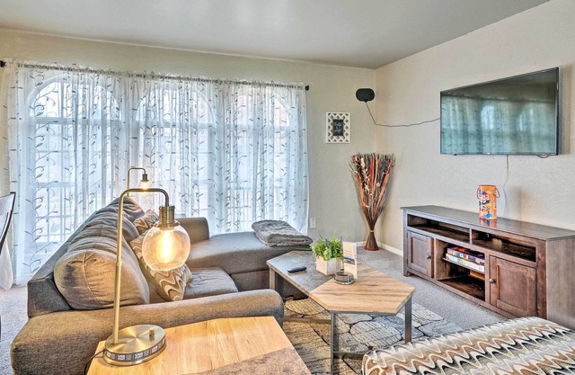 Elegant Comfort - Sleeps 8 - Views of Pike's Peak