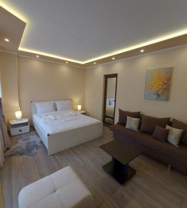 Elegant Complex