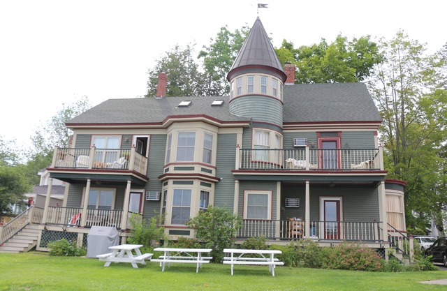 Elegante condominio en el agua en el centro de Wolfeboro