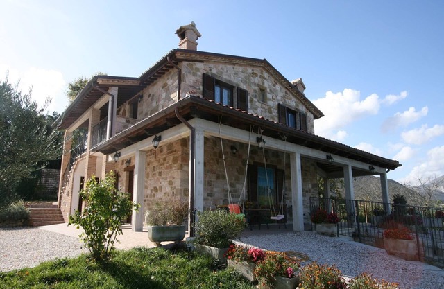Villa en Cagli con jardםn privado