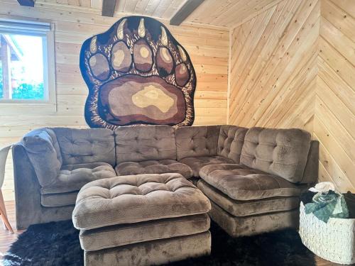 Elegant, Cozy Cub Cabin near Lake with Laundry Unit