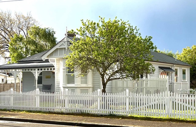 Elegant Edwardian Home in historic Evandale Tasmania. (Pet Friendly)