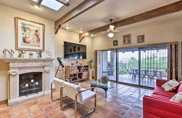 Elegant El Paso Condo about 10 Mi to Downtown!