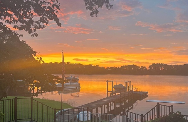 Elegant family lake retreat