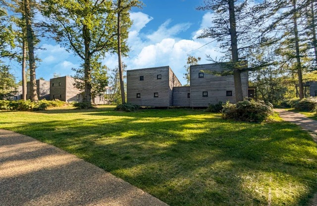 Elegante mansión en el bosque