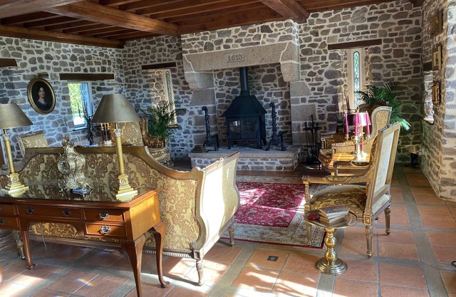 Elegant , historic country house ..ideal to see D Day beaches &Mont St MIcheal